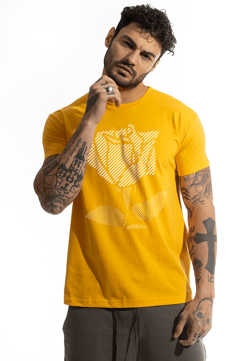 Camiseta Arimlap Flor Tracejada Cor:Amarelo Queimado;Tamanho:M;Genero:Masculino